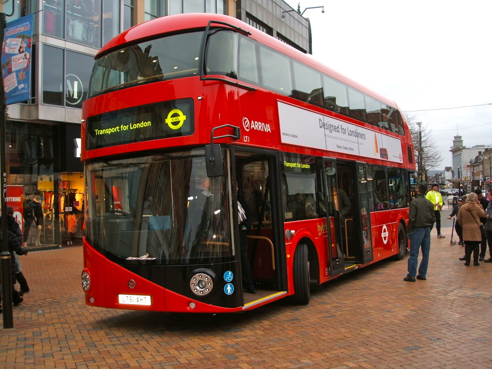 London Buses Accept Mobile Payments via EE's Cash on Tap