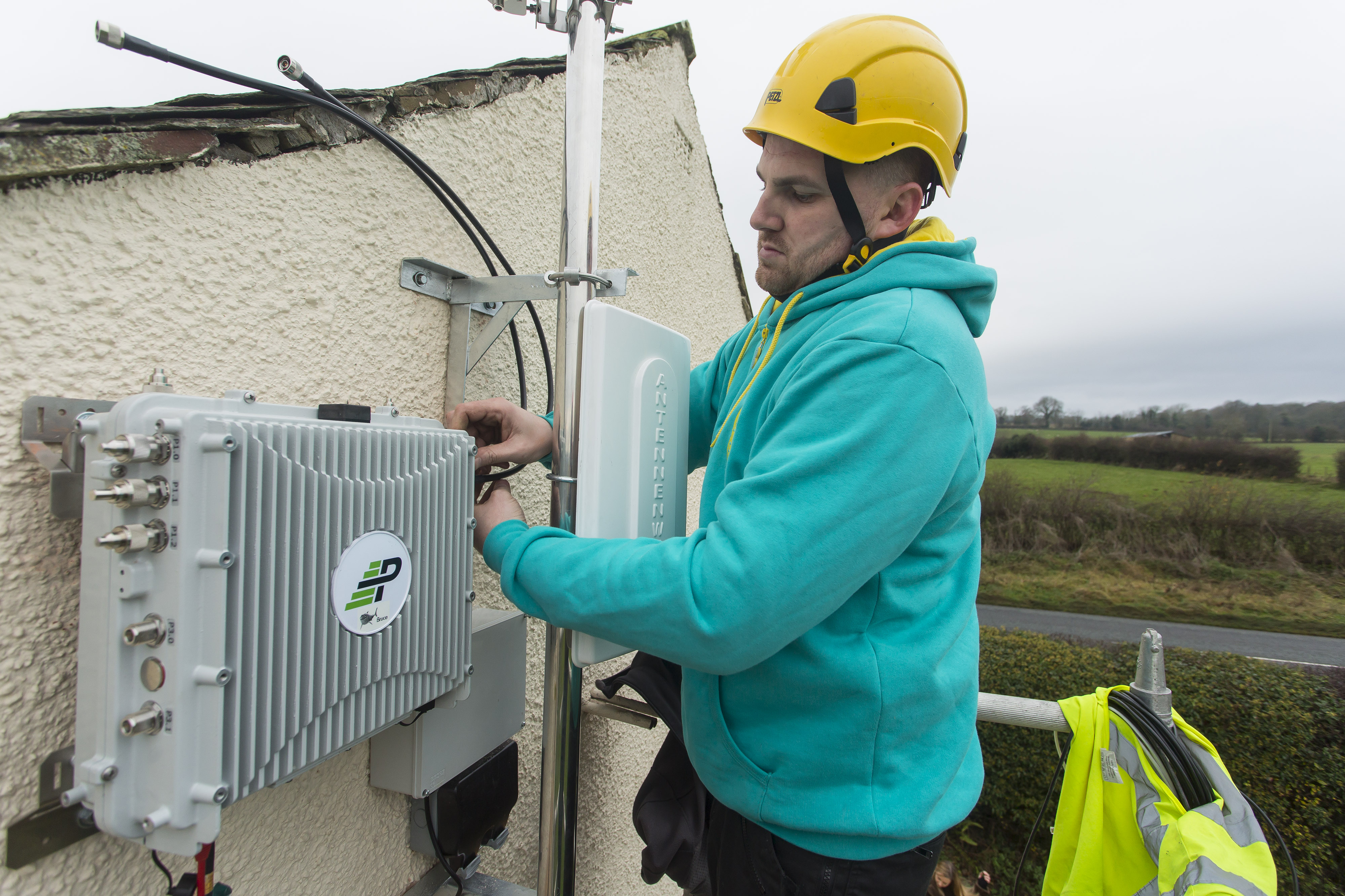 EE Micro Network Set to Connect 1,500 Rural Communities