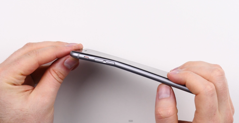 iPhone 6 Owners Report Devices Bending in Their Pockets