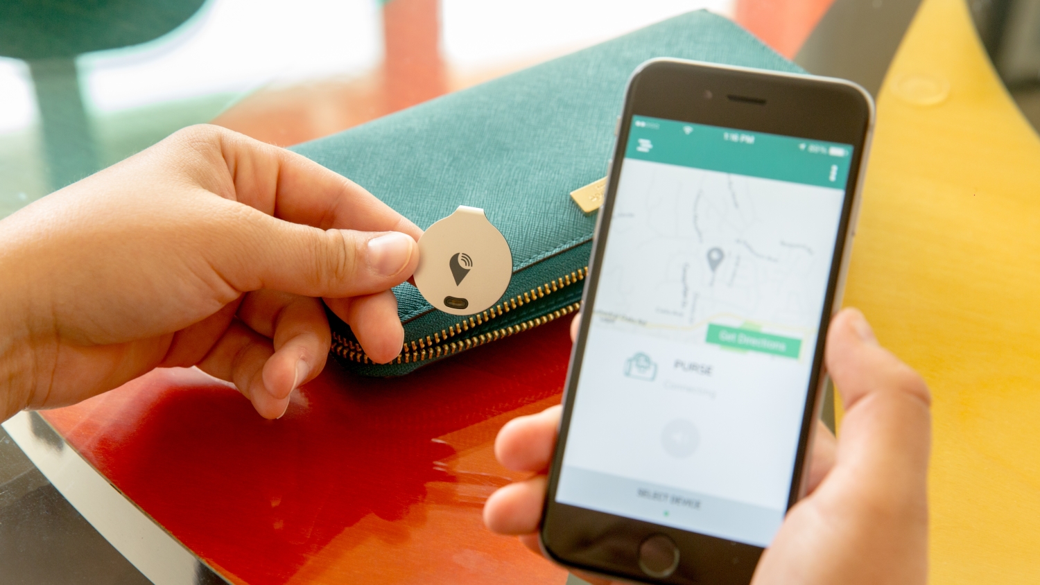 EE Smart Clip Will Find Your Keys in Seconds