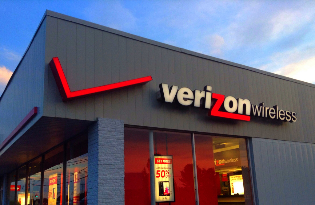 Verizon to Submit $3bn Bid for Yahoo