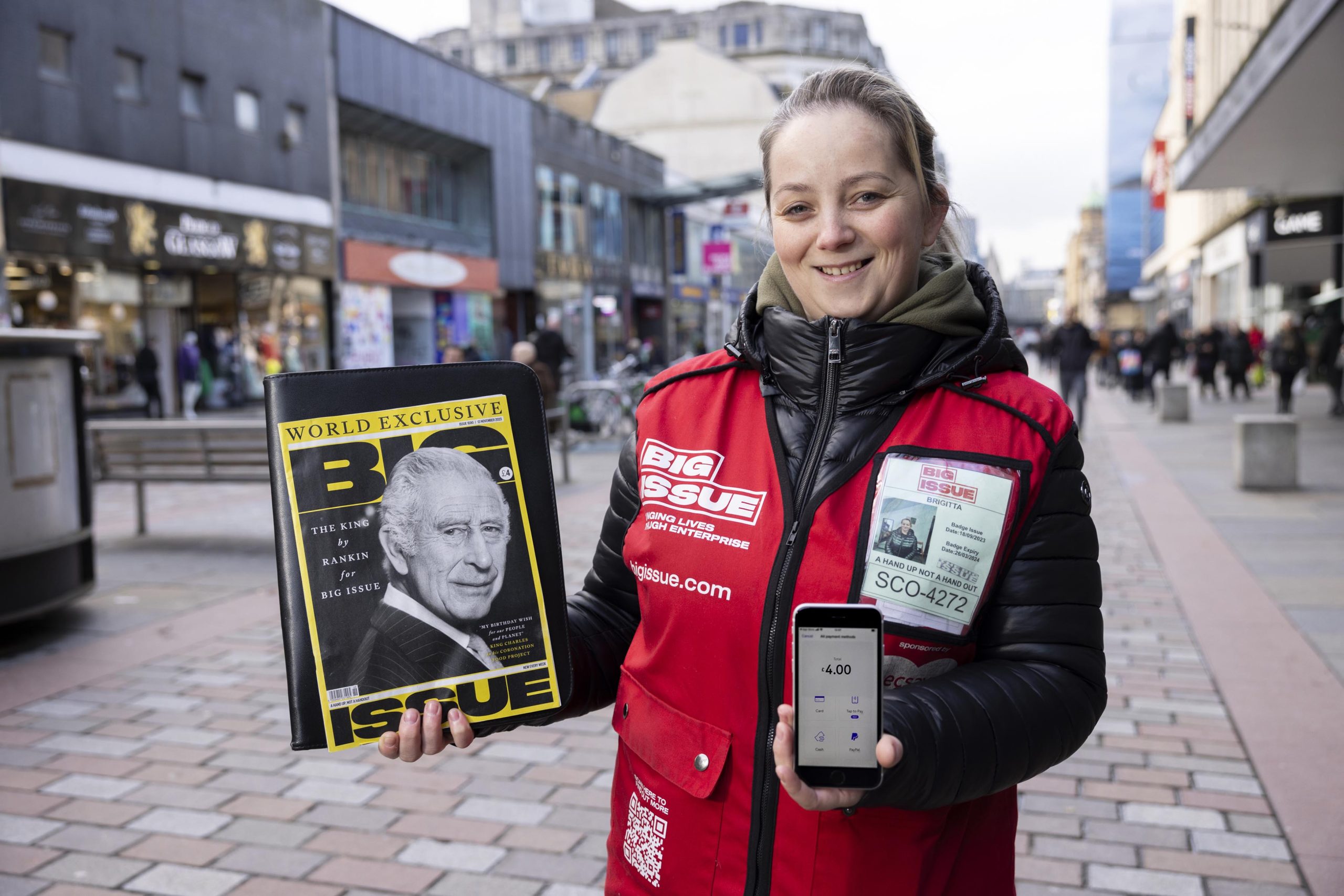 Giffgaff kits out Big Issue sellers with NFC-equipped phones for easier mobile payments