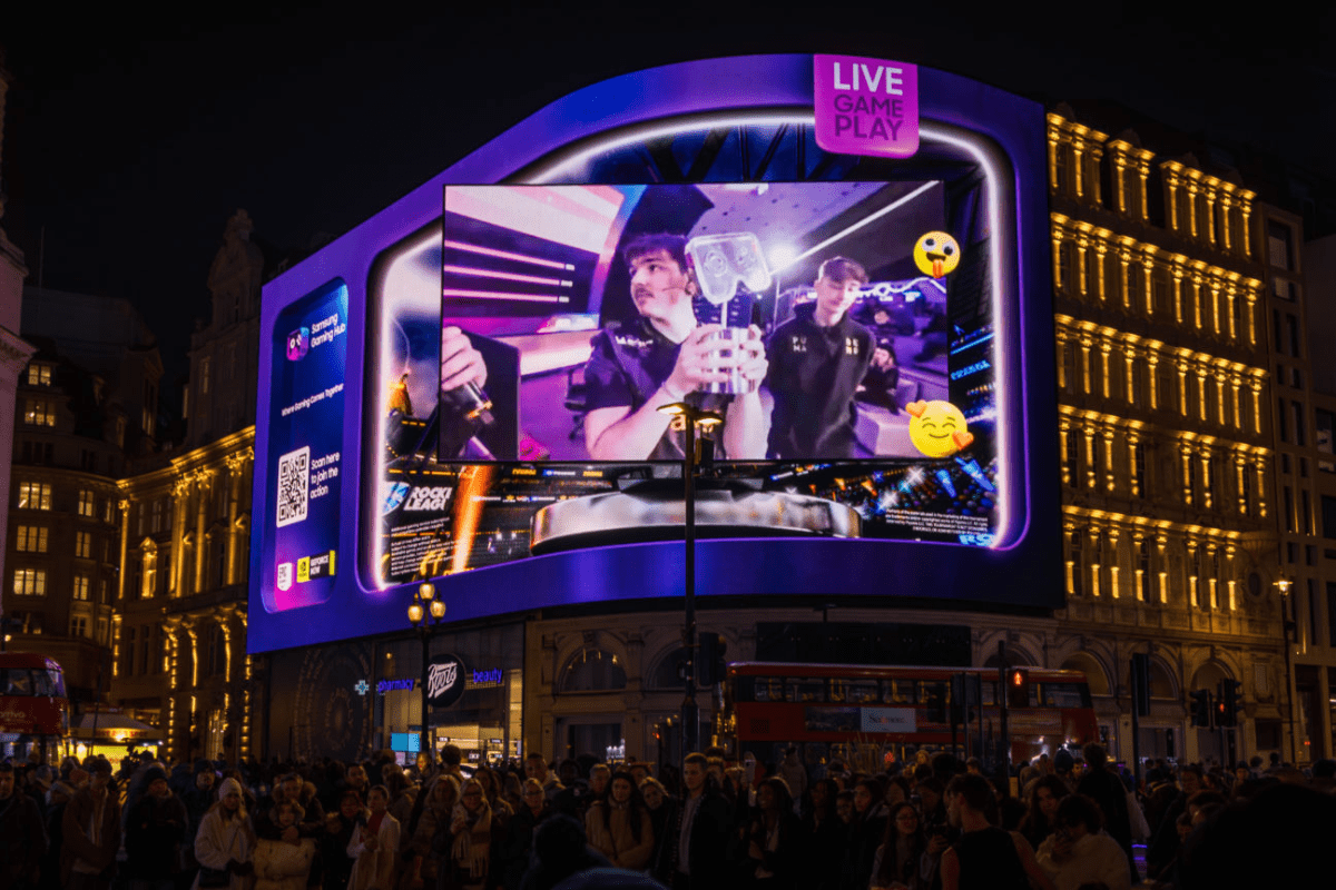 WATCH: Samsung livestreams world-first gaming event at Piccadilly Circus