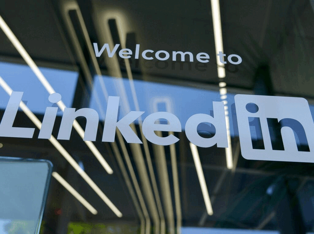 LinkedIn unveils 2 new integrations with HubSpot’s Smart CRM