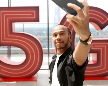 Lewis Hamilton Vodafone 5G