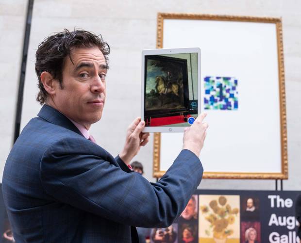 Stephen Mangan launches 'art gallery of the future' 