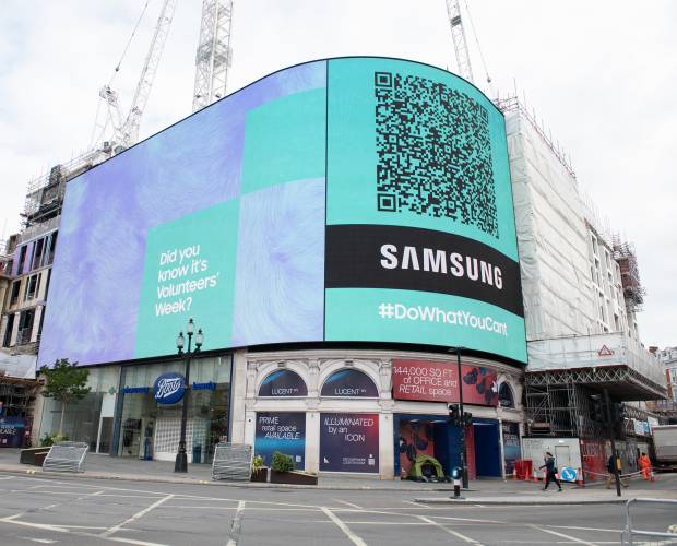 Samsung gives over giant Piccadilly Circus ad display to support National Volunteers’ Week 